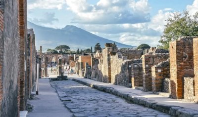 В Помпеях для туристов открыли три дома. Их реставрировали 6 лет
