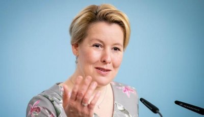Немецкий министр вынуждена отказаться от ученой степени