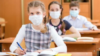 В Австрии школьница подала иск в суд против обязанности носить маску